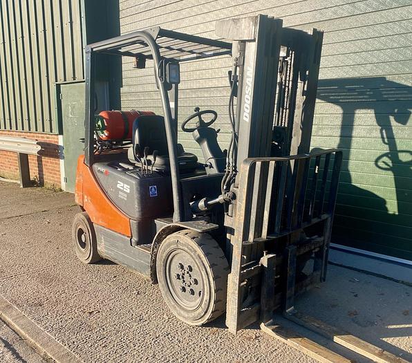 Used 2014 DOOSAN G25E-5