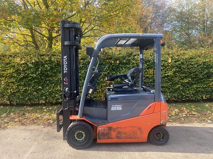 Used 2017 TOYOTA 8FBMKT25