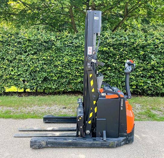 Used 2017 TOYOTA SWE120XR