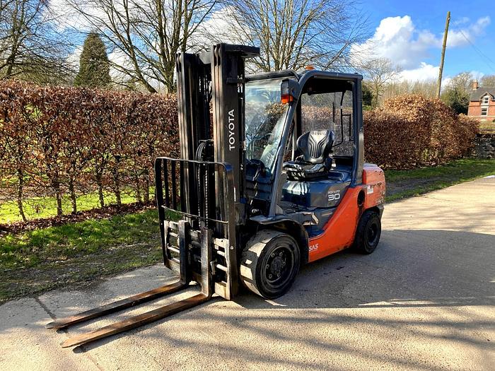 Used 2011 TOYOTA 7FDF45