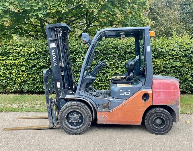 Used 2016 TOYOTA 8FDF30