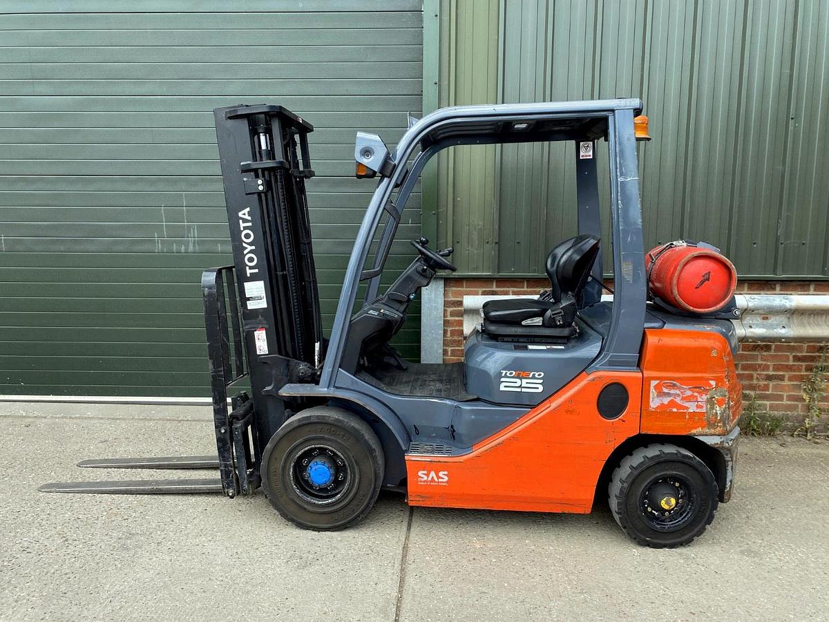 Used 2017 TOYOTA 8FGF25