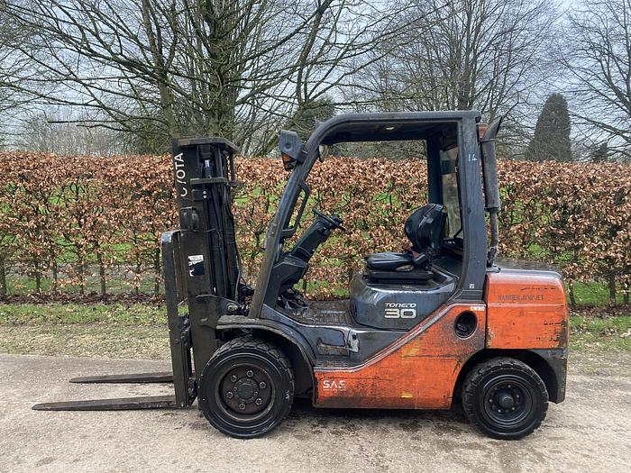 Used 2017 TOYOTA 8FDF30