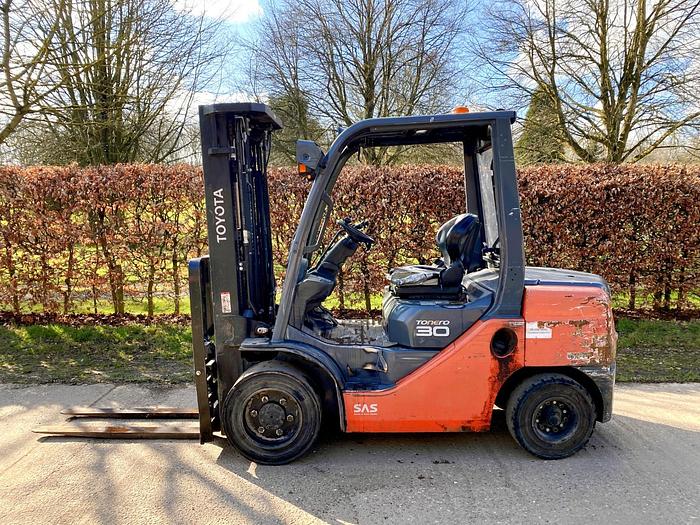 Used 2011 TOYOTA 7FDF45