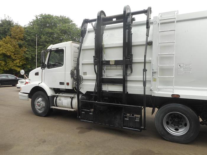 Used 2016 Volvo VHD-64-T