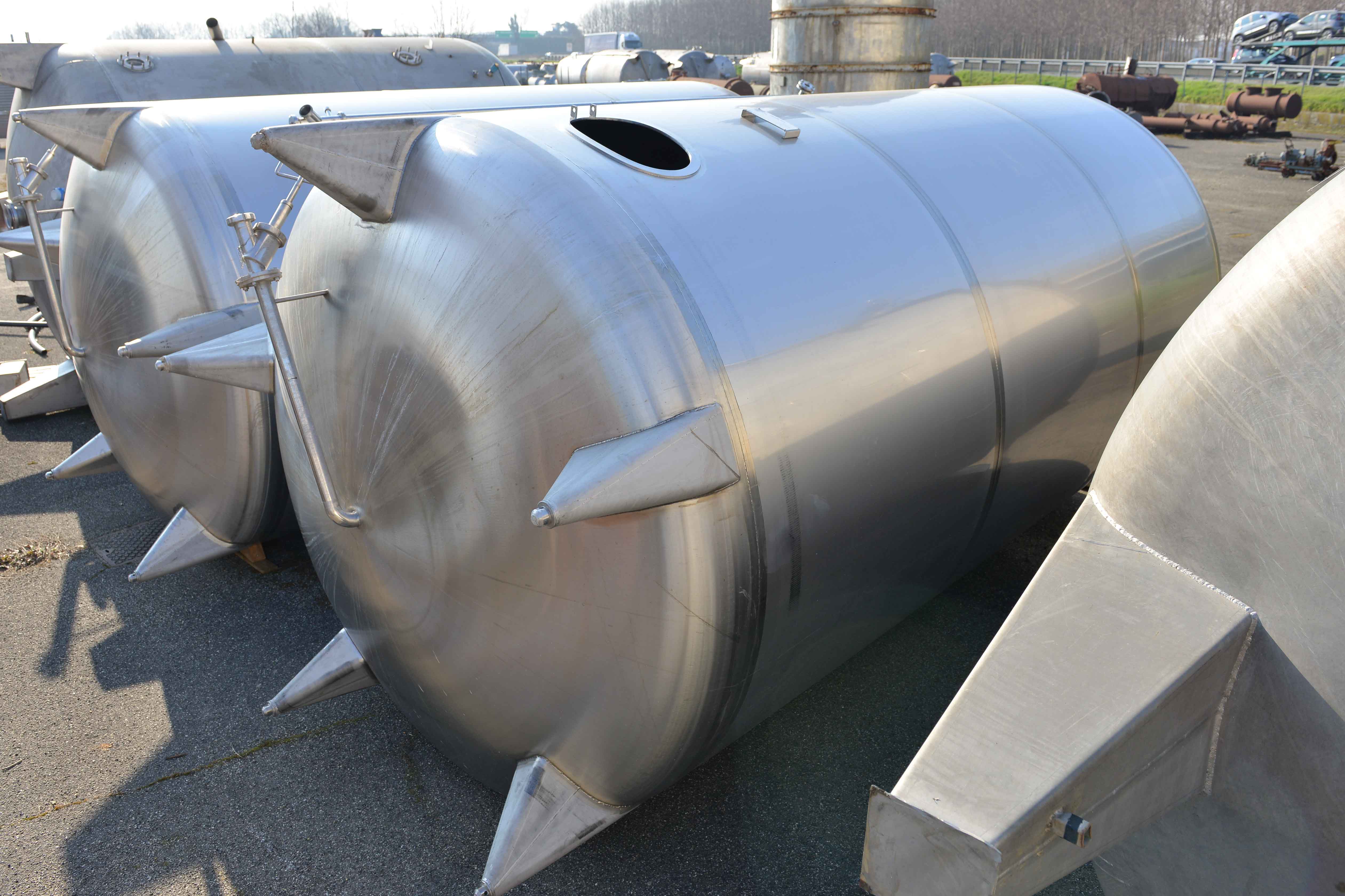 Used Serbatoio verticale 25.900 litri in acciaio inox AISI316