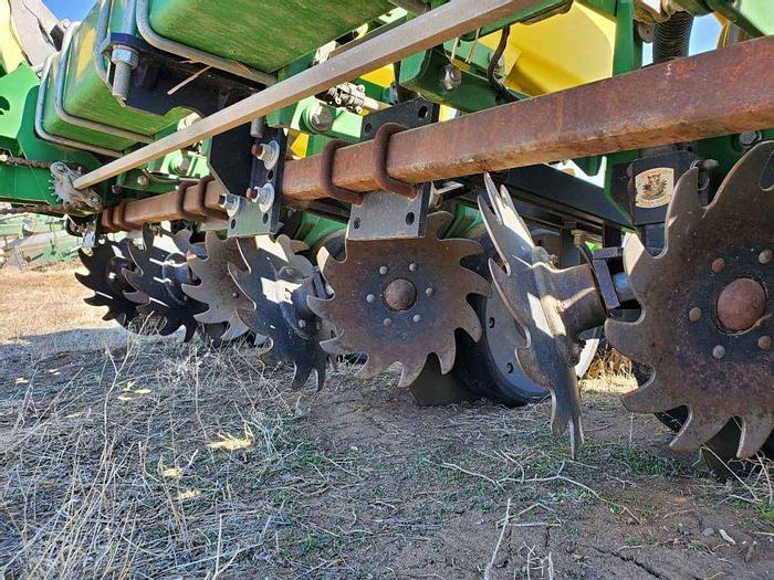 Used 12R22 John Deere 1735 Beet Planter