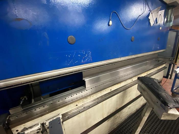 Used 2003 Trumpf TrumaBend V230 CNC Pressbrake