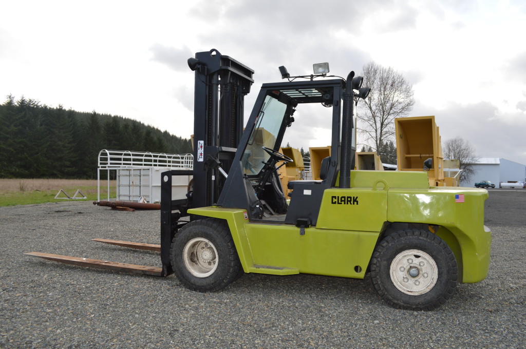 Used Clark Forklift 15,000 LBS.Diesel Perkins,Auto trans., Triple stage mast, side shift, fork positioners, 8ft forks