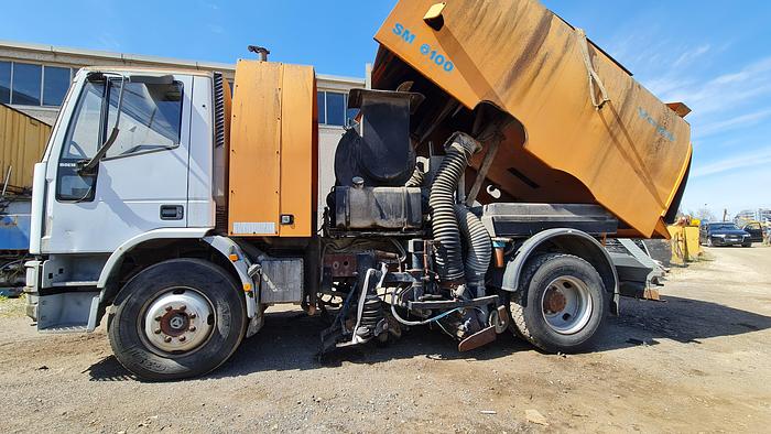 Usato N.2 autocarri spazzatrici, IVECO Eurocargo, allestiti dalla SMV per pulizia stradale