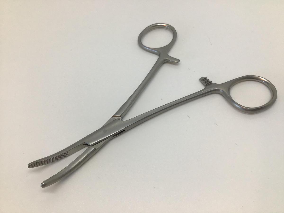 Spencer Wells Forcep Curved 125mm