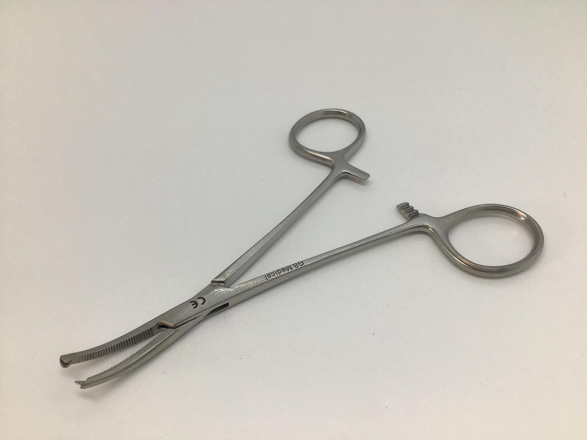 GB Medical Halstead Mosquito 1 in 2 Teeth 125mm