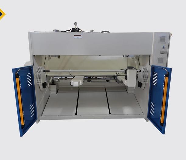 CESOIE A GHIGLIOTTINA IDRAULICHE A TRAVE OSCILLANTE S-CUT 2106