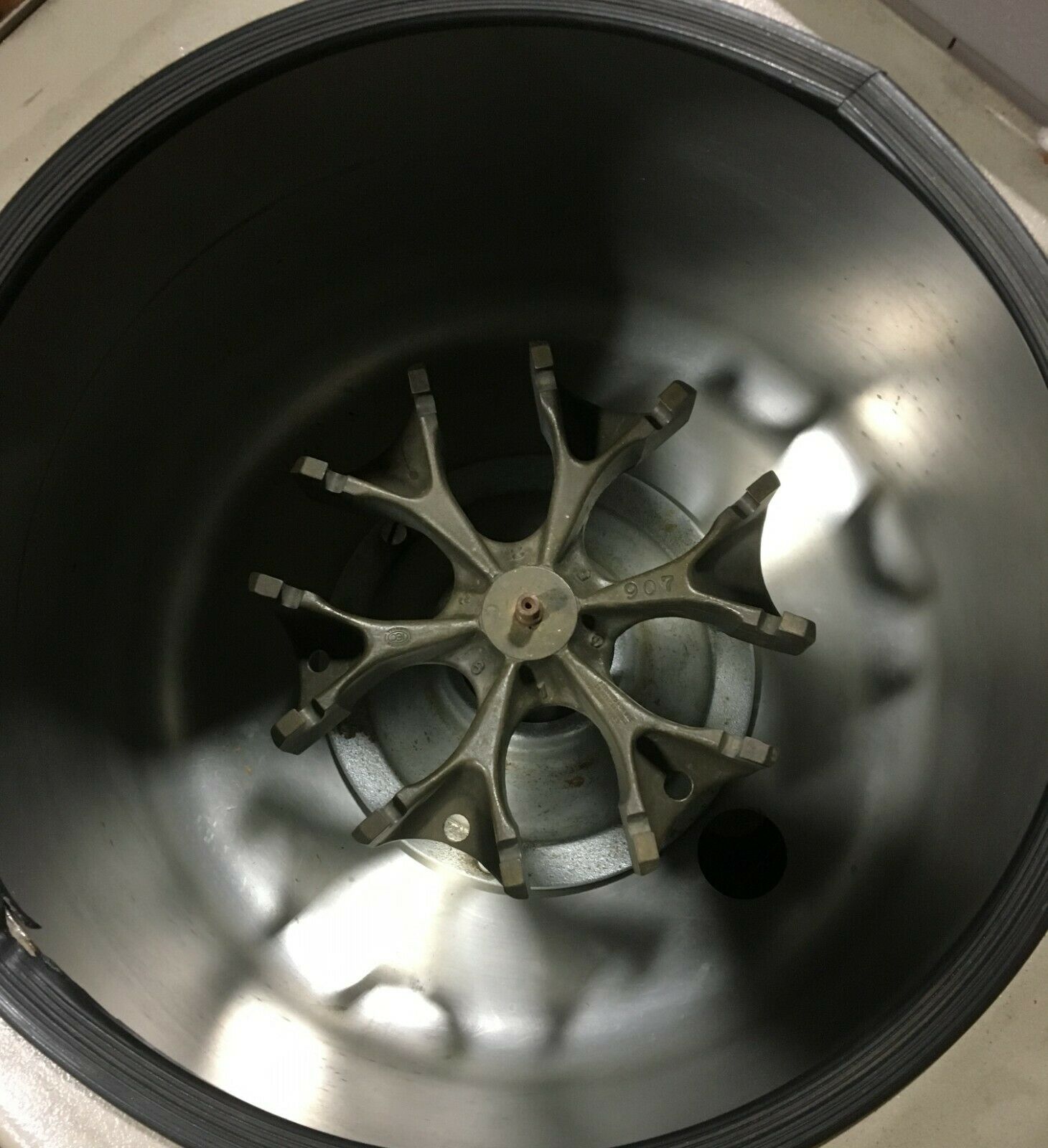 Used IEC CS Centrifuge with IEC 907 Swing-Out Rotor (6 x 100mL)