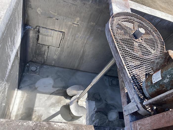 Used Used approximately 900 gallon stainless steel rectangular mix tank