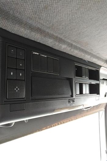 Used 2001 IVECO Eurotech 190E27 R 19 ton isothermic box lorry