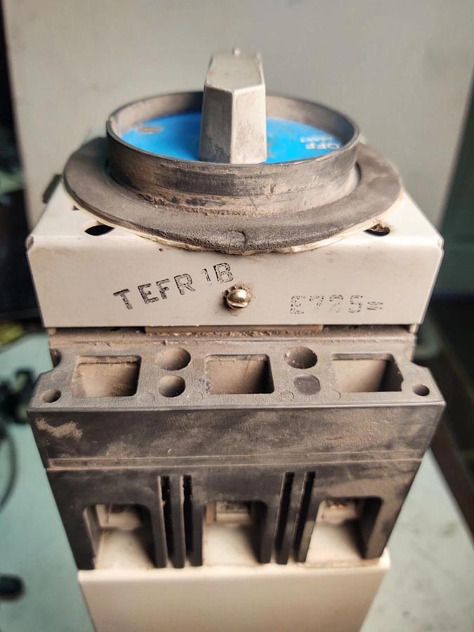 Used Mitsubishi MJII Molding Machine 100 Amp On Off Switch GE TED134100WL With Stand