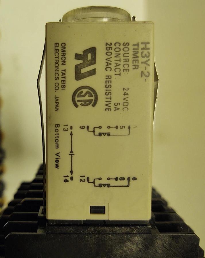Used (8) 4PDT OMRON MY4 RELAY 14 PIN 24VDC WITH SOCKET BASEs (6) 2PDT LY2 (1) H3Y-2