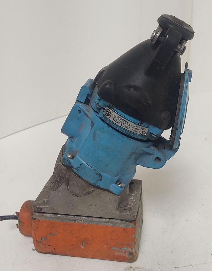 Used 🔥RUSSELLSTOLL COVERED RECEPTACLE WITH BASE 3F0414 & 3MP414 PLUG 30A 600V