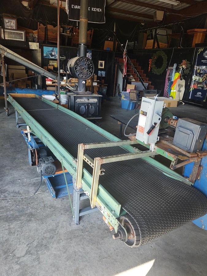Used 🔥Roach 21'x30" Power Conveyor 1/2 Moon Material Belt in Good Condition