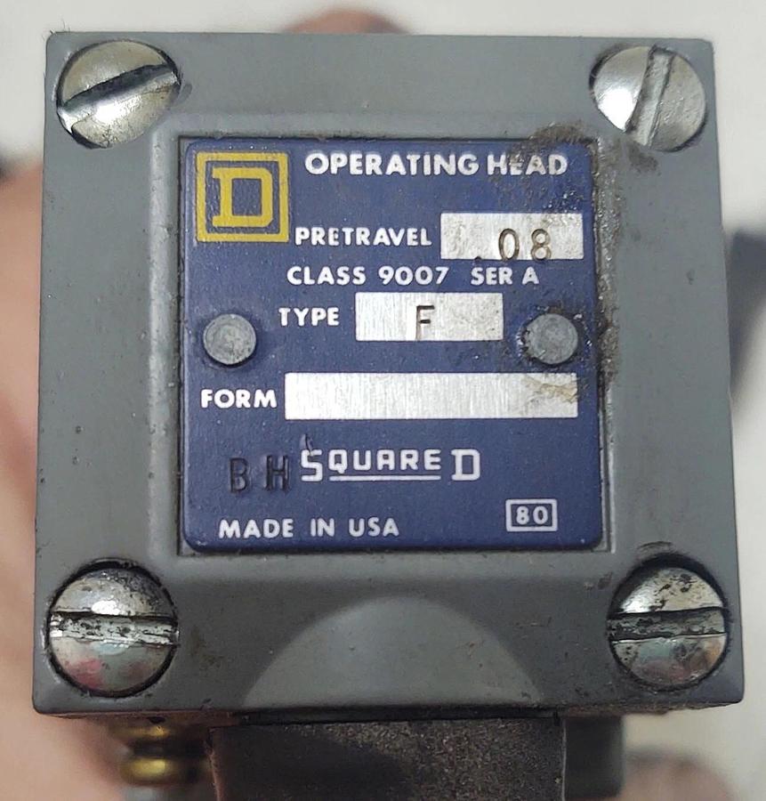 Used 🔥NICE SQUARE D C054F Industrial Limit Switch, Roller Plunger