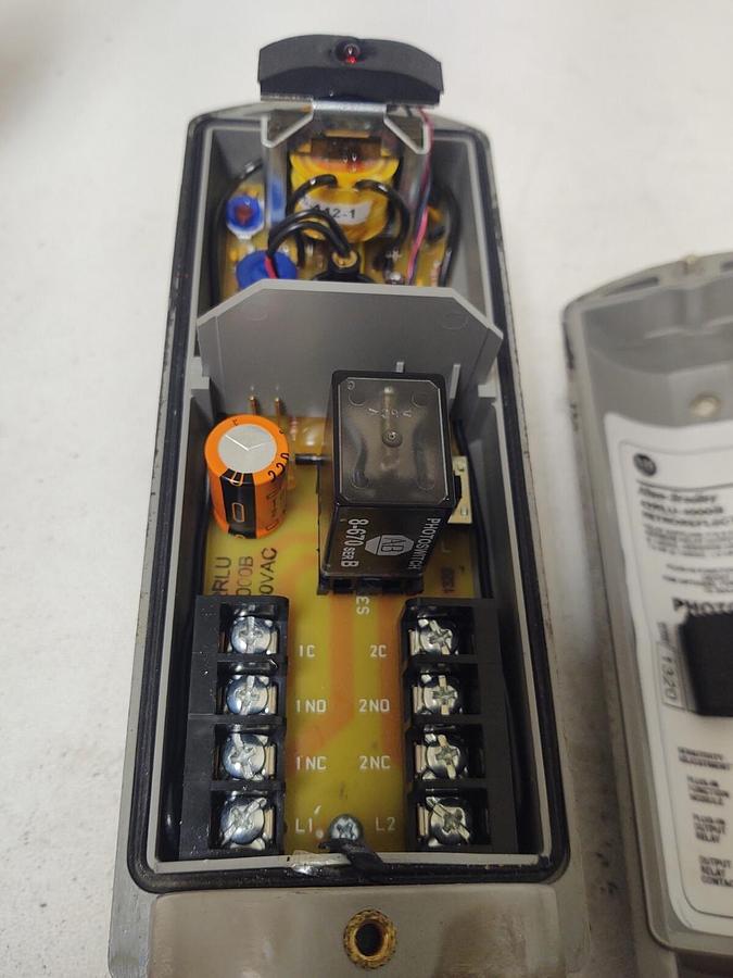 Used 🔥 Allen Bradley 42RLU-4000B Retroreflective Control PhotoSwitch