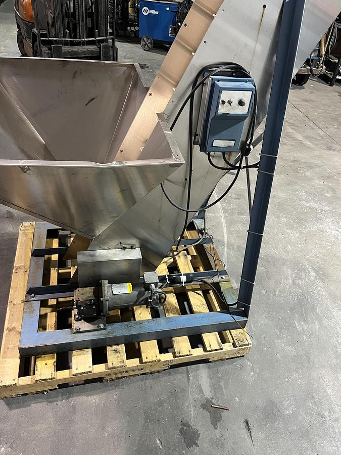 Used Norwalt Design Inc Hopper Feeder Incline Cleated Conveyor