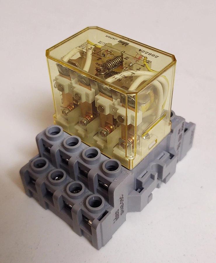 Used Idec 4PDT 120V RH4B-UL Relay w/ SH4B-O5C Relay Socket 10A 300V *FREE SHIPPING*