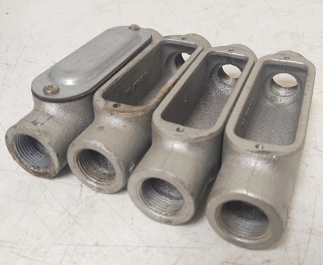 🔥(4 PCS NOS) Crouse-Hinds 3/4” C Conduit Fitting C28 one with cover and gasket