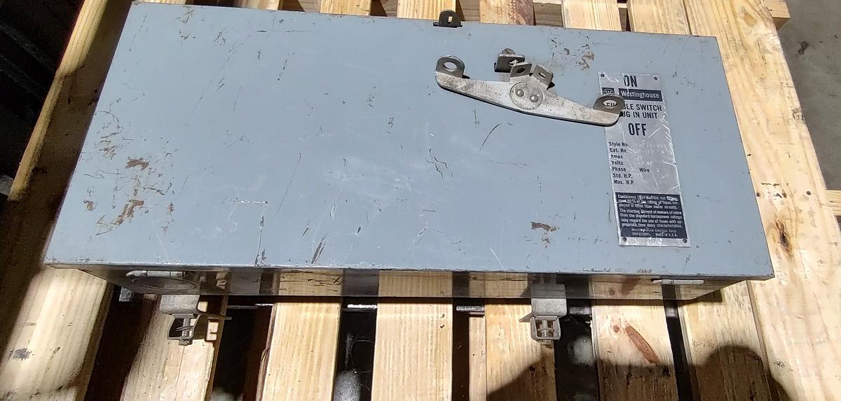 Used WESTINGHOUSE TAP-323 100A 240VAC 3PH FUSIBLE BUS PLUG DUCT SWITCH