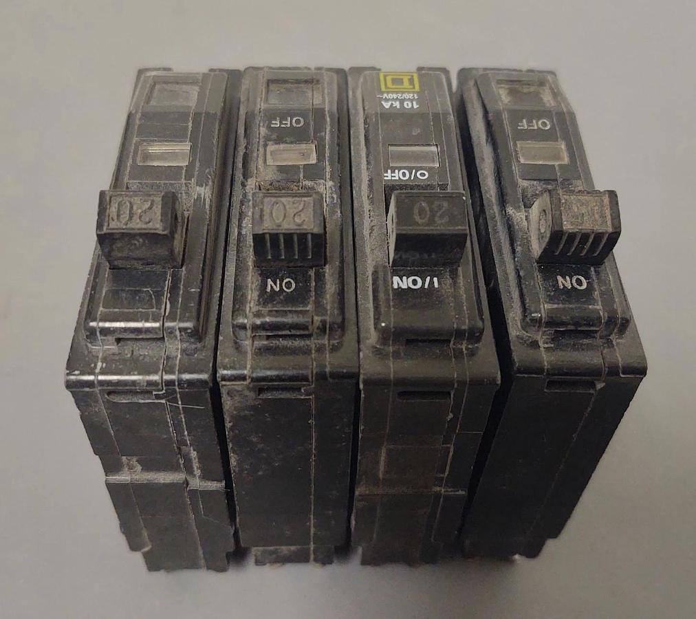 Used 🔥(LOT 4) SQUARE D (3) Single Pole 20 AMP Type QO Circuit Breaker (1) 15A