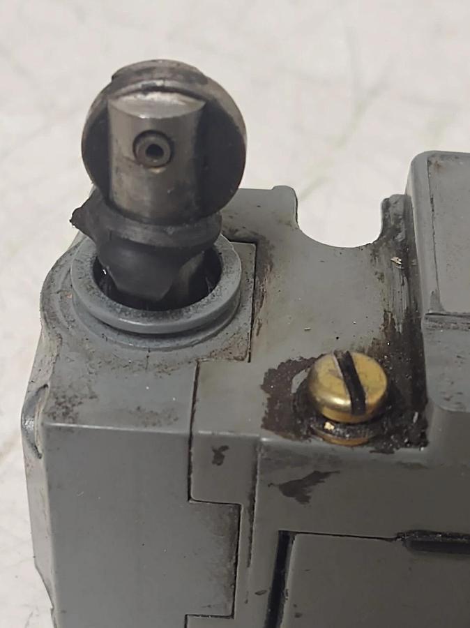 Used 🔥SQUARE D C054F Industrial Plunger Limit Switch, NO/NC View Pictures