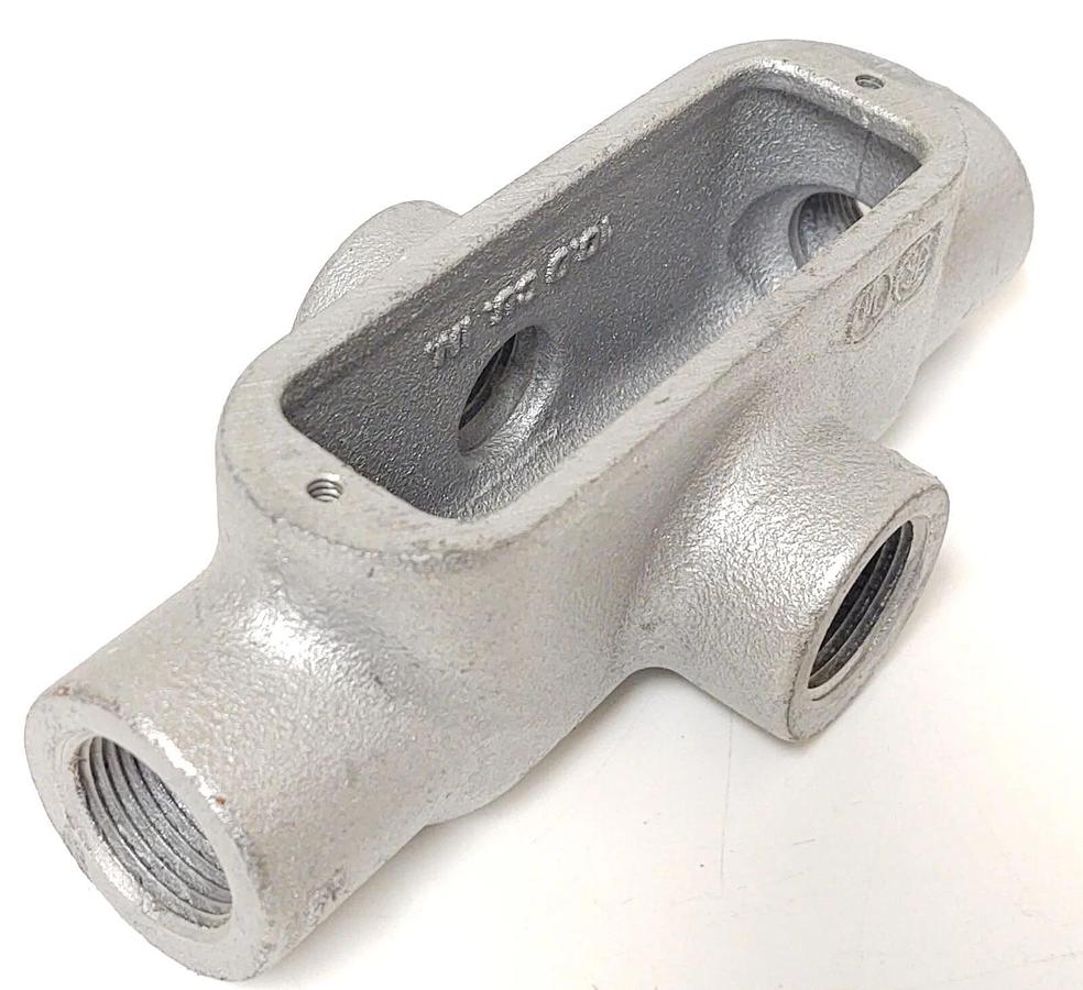 (2PCS) X28 CROUSE HINDS 3/4-INCH HUB SIZE STYLE-X FORM 8 CONDUIT OUTLET THREAD