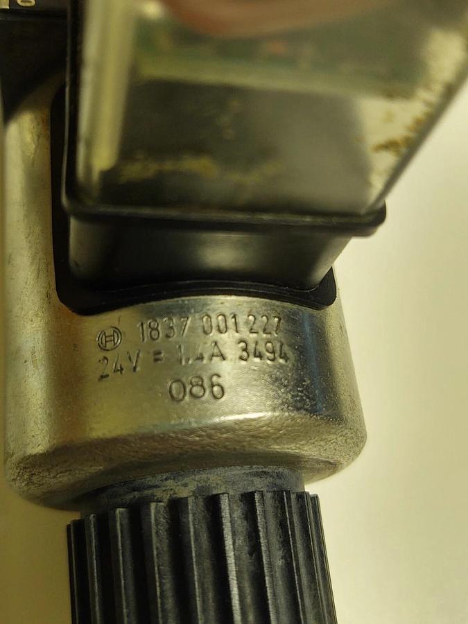 Used BOSCH D03 24 VDC Hydraulic Control Valve 081WV06P1V1046WS024/00D00 Arburg