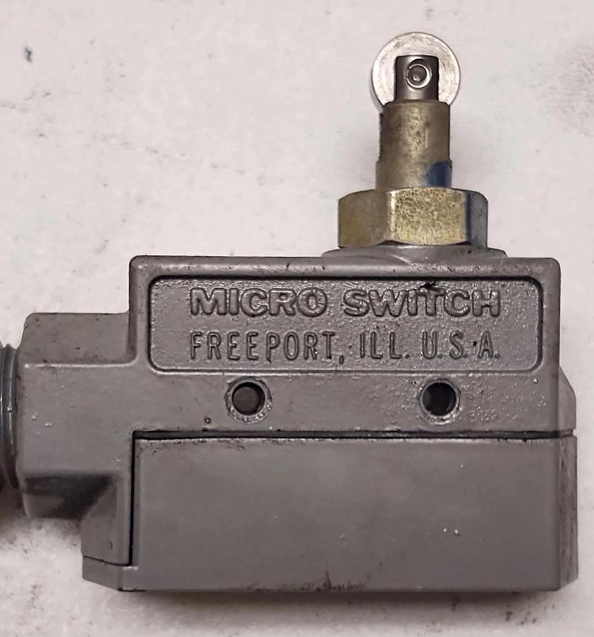 Used MICRO SWITCH BZE6-2RQ8 SNAP LIMIT SWITCH 15A TESTED FREE SHIPPING