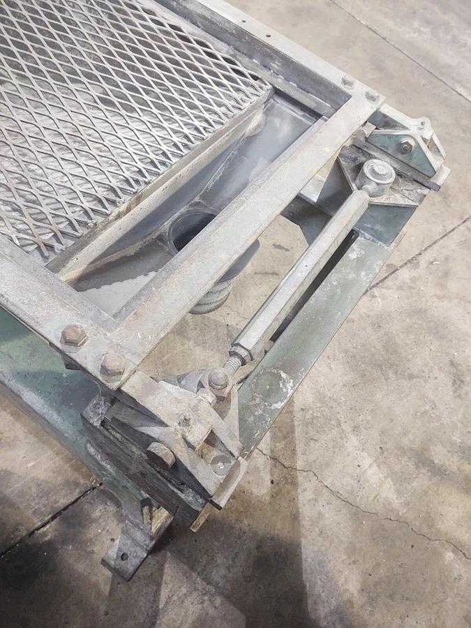 Used DAY Vibrating Table Classifier Screener Single Deck / Two Separation 3/4Hp
