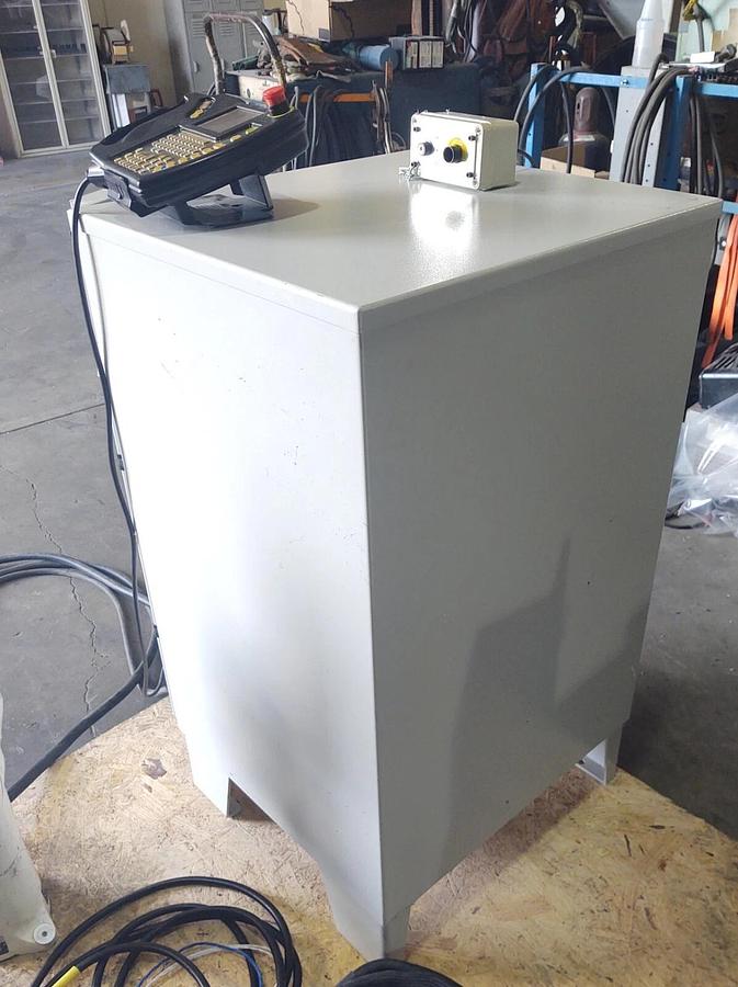 Used 🔥 Complete Working STAUBLI TX40 Robot 6 Axis, CS8C Controller, Euromap 67, 480V