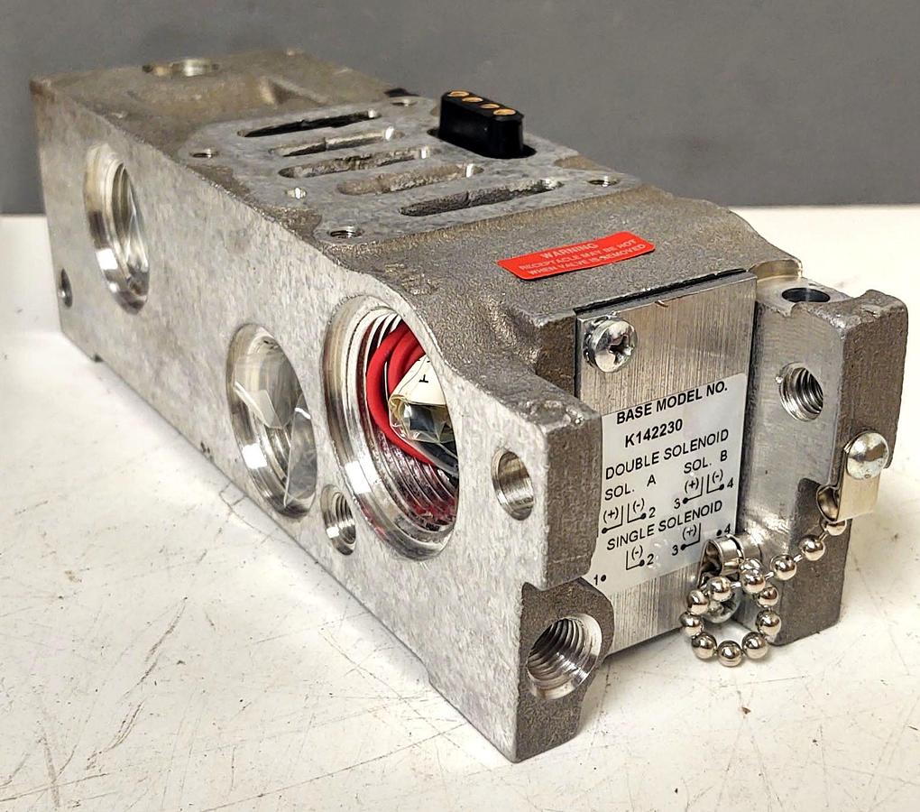 🔥NEW - Parker K142230 Schrader Bellows Manifold Base