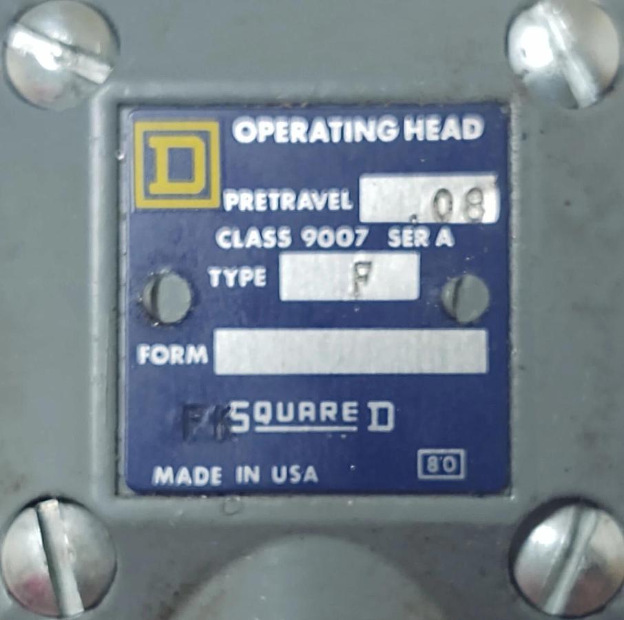 Used SQUARE D 9007C054F Limit Switch, Roller Plunger, 1NC/1NO Contact, 10A @ 600V AC