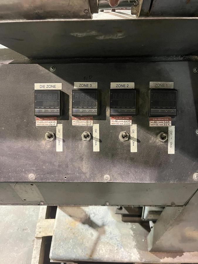 Used Plastic 1” Extruder with Ribbon die Roll Stand and cooling tank Included 480V