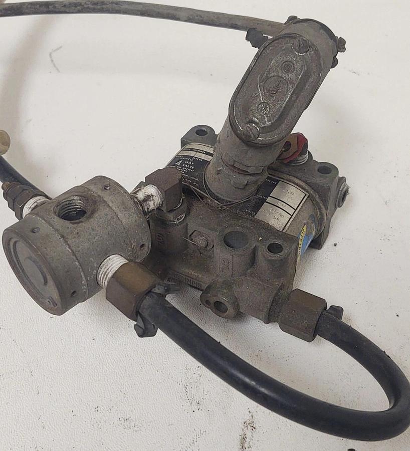 Used 🔥 Skinner Valve Division V935DB2150 150PSI 120/60hz 20W 4 Way Valve