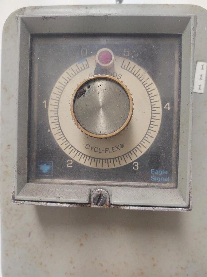 Used 🔥 EAGLE SIGNAL CYCL-FLEX TIMER  0-5 SEC. with Enclosure.