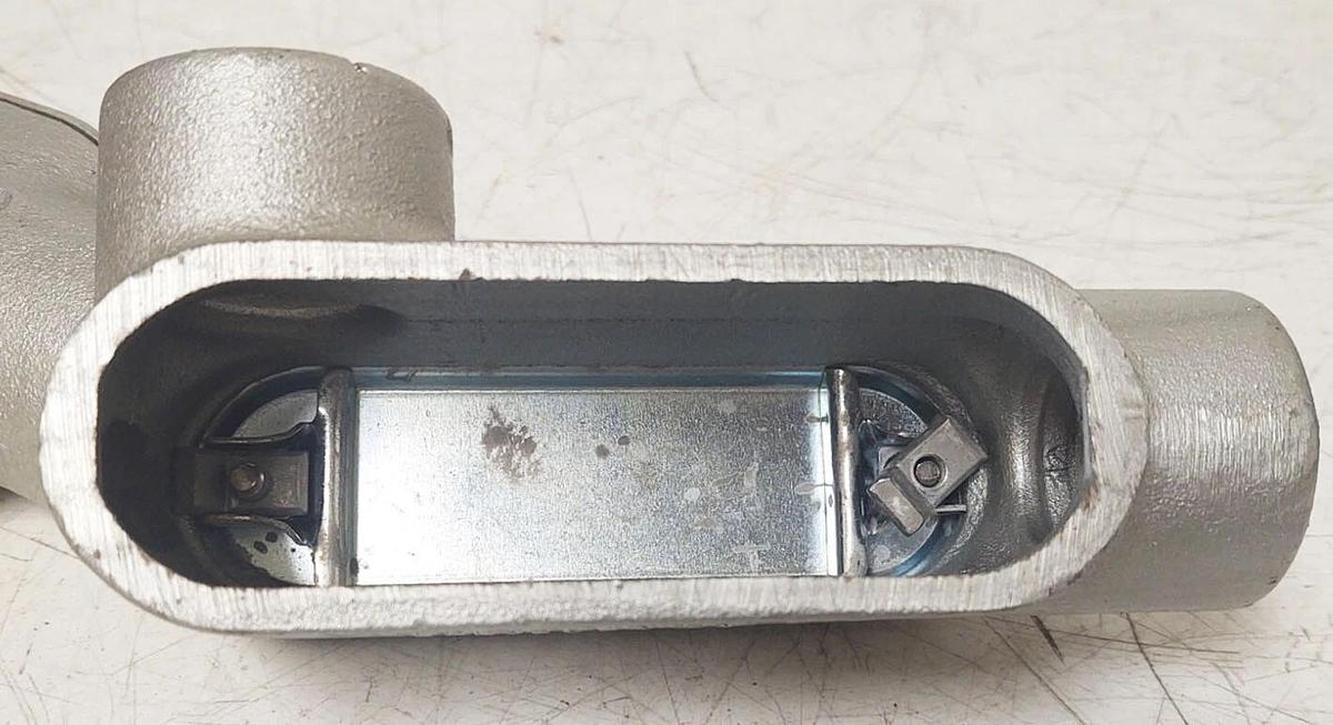 🔥 (2) Eaton Crouse-Hinds L37 1” Form 7 Condulet Conduit Body W/ Covers