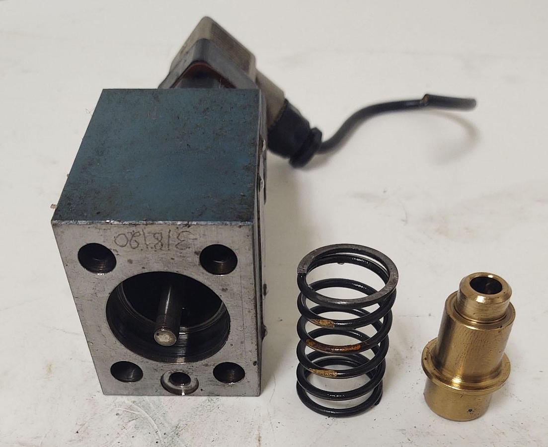 Used đŸ”¥Bosch Hydraulic Cartridge Valve 0 810 060 701 , 315 Bar