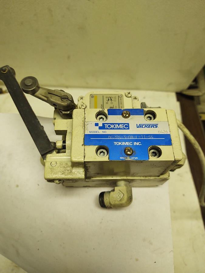 Used Omron WLCA2 Tokimec D4NS-4AF D4NS4AF Mitsubishi MJ Safety Interlock Door Switch
