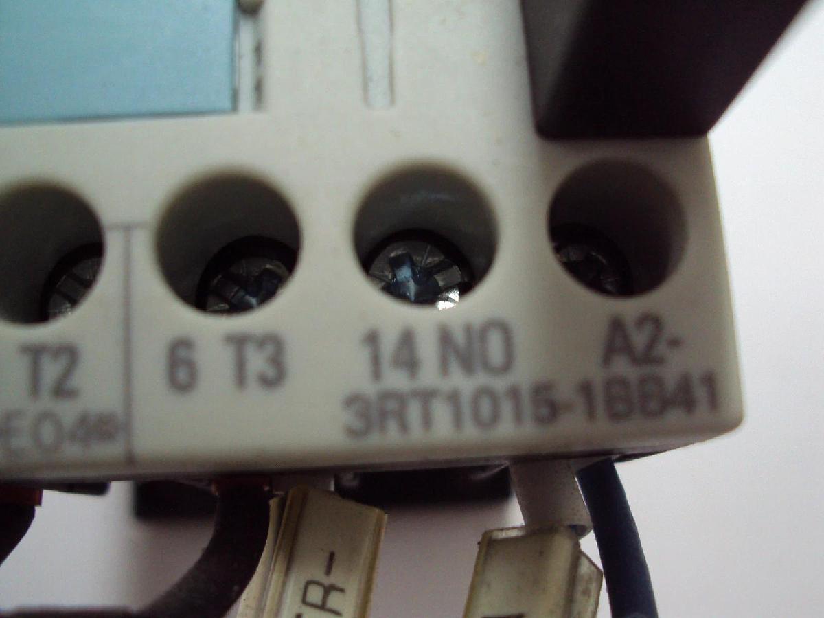 Used Siemens Sirius Contactor Relay 3RT1015-1BB41 With Surge Suppressor 3RT1916-1EH00
