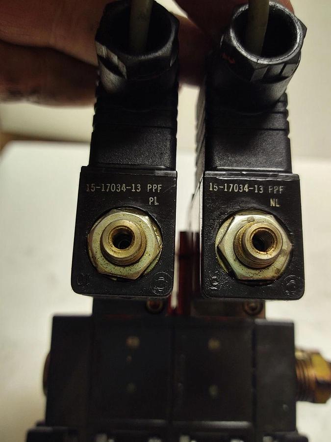 Used VERSA CUST-C7BOTTOM-P220-000328 VALVE ASSEMBLY 24VDC CSG-4332-HC-D024 C7M-4362-2