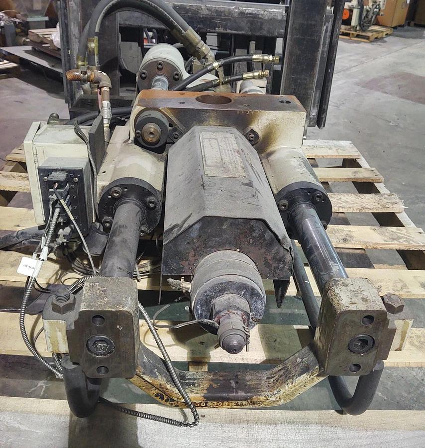 Used CINCINNATI MILACRON INJECTION UNIT Fits VST 33 TON MOLDING MACHINE 1.29