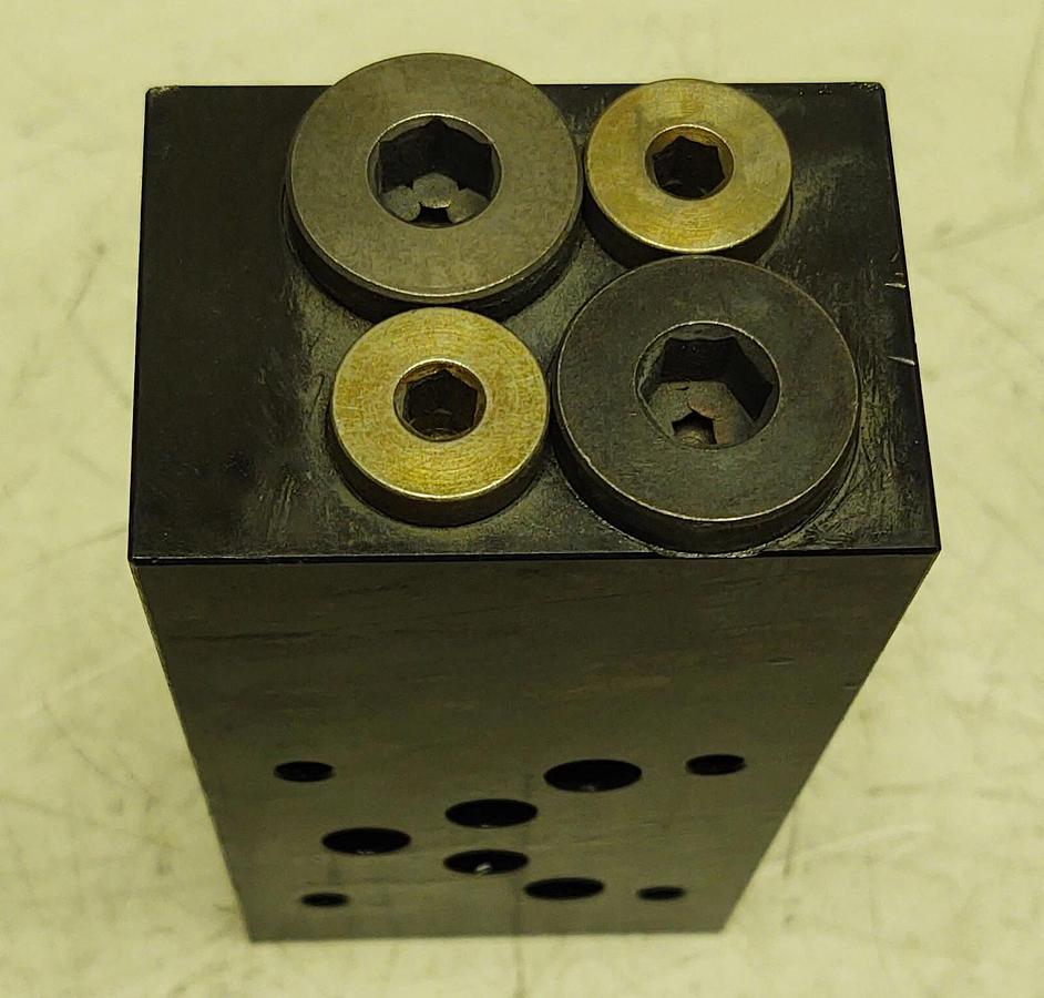 Used Rexroth  D05 Hydraulic Valve Spacer Stand Off 36.644 01295