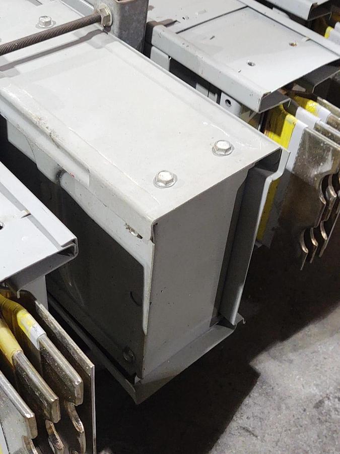 Used 🔥 I-T-E Siemens R316APG, 120", 1600 Amp, 600 Volt, 3PH3W, Busway With End Cap